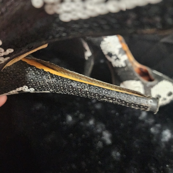 Iron fist size 8 sequin skull heels - Picture 4 of 5